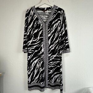 Dana Buchman Signature Black White Zebra Print V-Neck Shift Dress Small Stretch